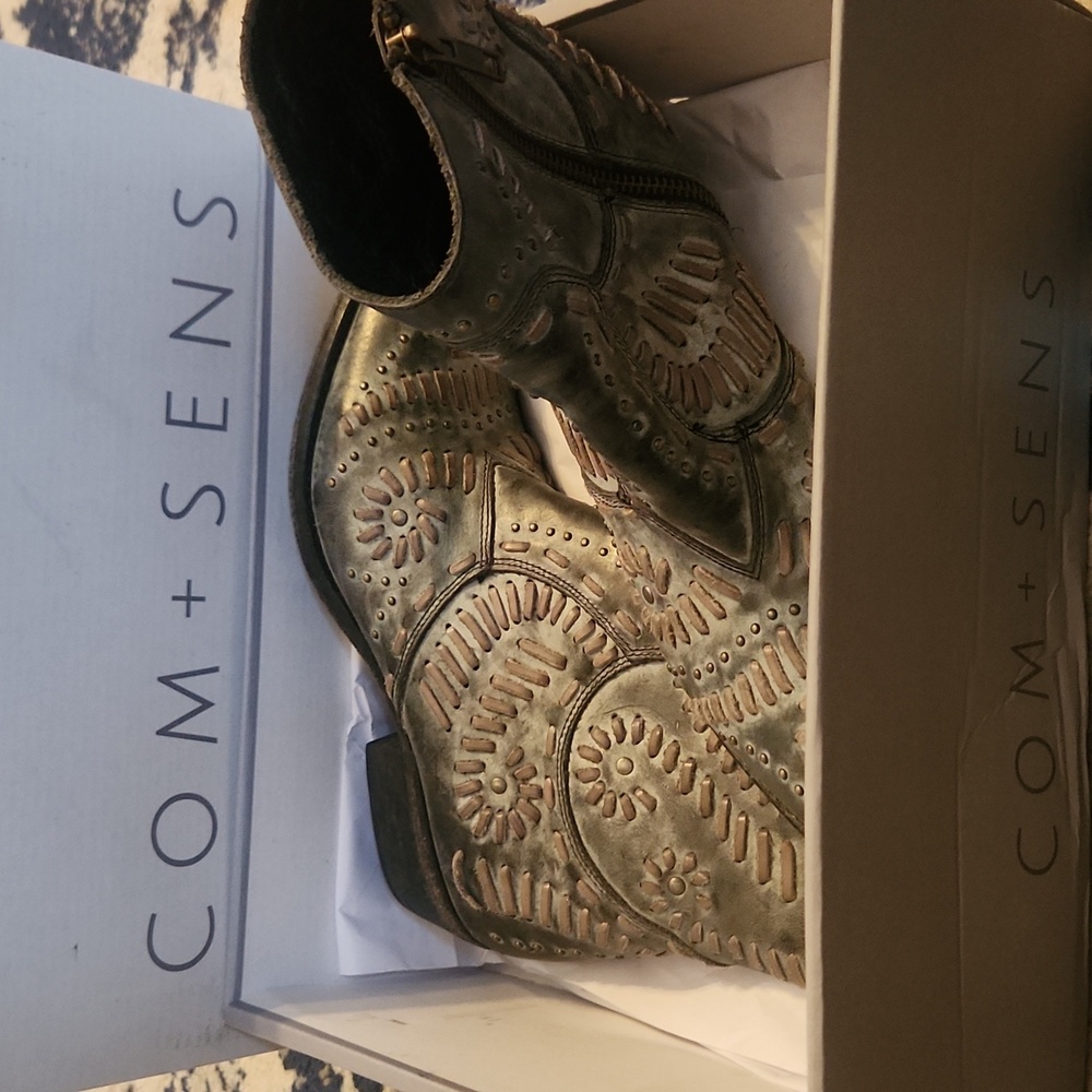 Com + Sens Ankle Boots